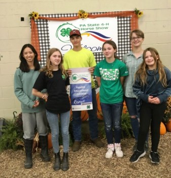 Members of the Lehigh County 4-H Equine Club competed at the 62nd annual State 4-H Horse Show this fall at the Farm Show Complex and Expo Center in Harrisburg. Left to right are Rebecca Galius of Macungie, Liliana Xander of Kutztown; Parker Haydt, Ava Horwith and Paige Haydt of Walnutport; and Beverly Yanek of Zionsville. (Submitted photo) 今年秋天,利哈伊县4-H马俱乐部的成员在哈里斯堡的农场展览综合体和博览中心参加了第62届年度州4-H马展。从左到右分别是来自Macungie的Rebecca Galius,来自Kutztown的Liliana Xander;Walnutport的Parker Haydt, Ava Horwith和Paige Haydt;还有锡恩斯维尔的贝弗利·亚尼克(提交的图)