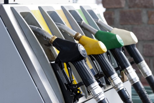 The national average price for a gallon of gasoline is below last year's average, but prices remain higher than last year in Pennsylvania. 全国每加仑汽油的平均价格低于去年的平均价格,但宾夕法尼亚州的价格仍然高于去年。